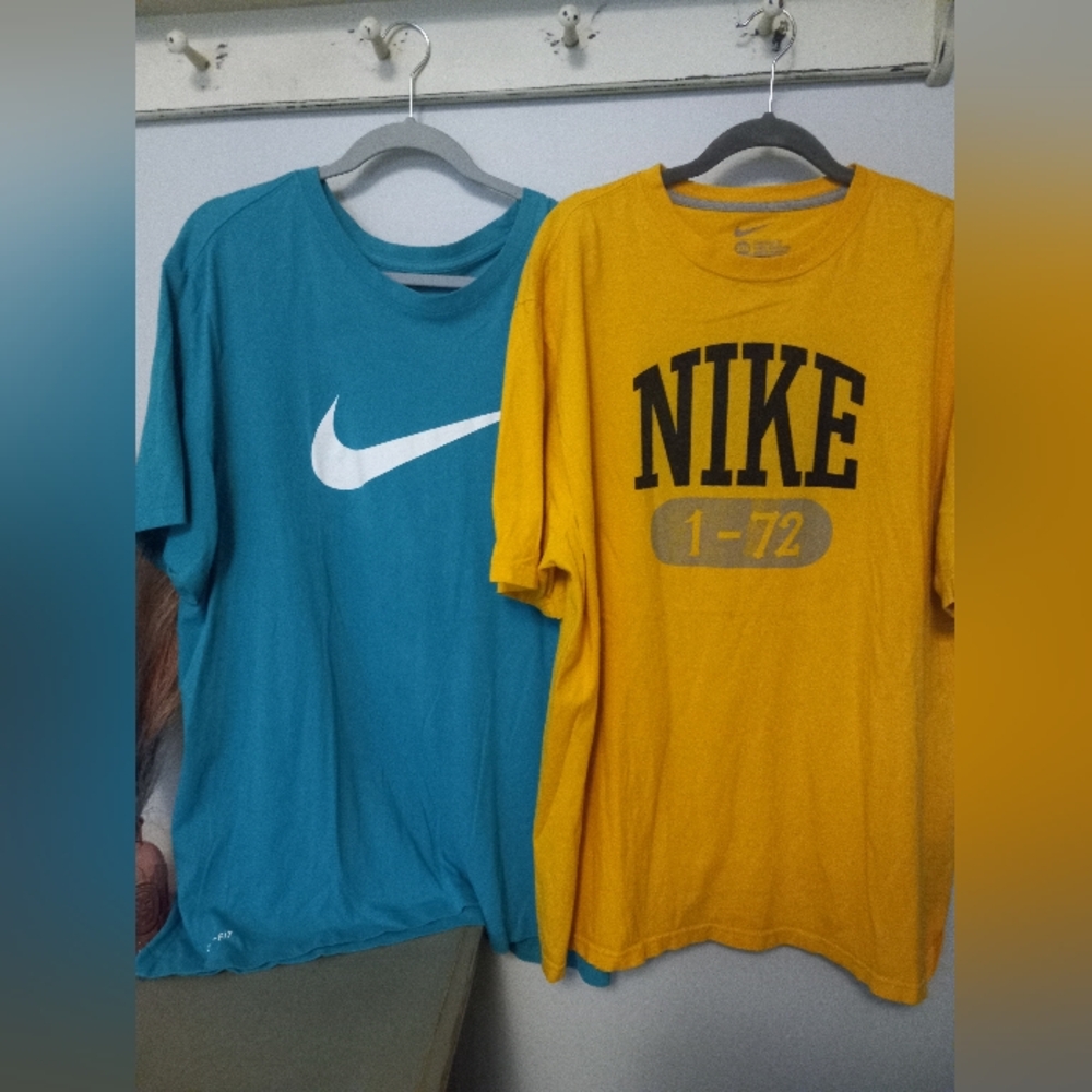 5 Nike Graphic T-Shirts One IZOD